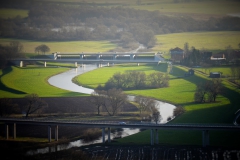 Ausgebaute Leine unterhalb des Hochwasserrückhaltebeckens, Blick auf das Stauwehr Salzderhelden (Bildrechte: R. Eikenberg | Fischereiverein Einbeck e.V.)